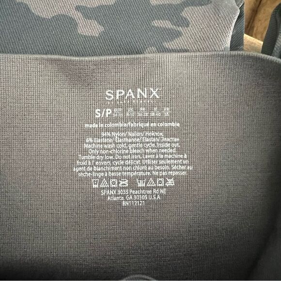 NWT Spanx Look at Me Now Seamless Leggings in Black Camo - Picture 10 of 10